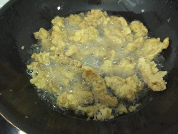 做「炸酥肉」是裹蛋清還是麵粉？雞排店大廚告訴你，保證酥脆