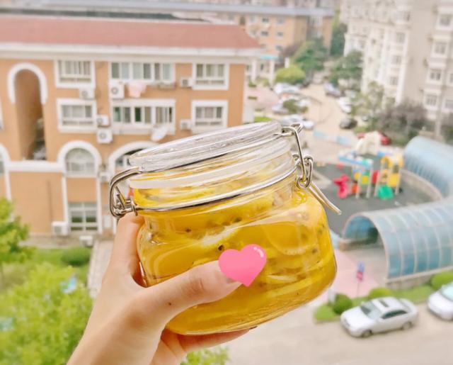 美白養顏排毒的百香果檸檬茶，0添加的飲料自己在家就能做！