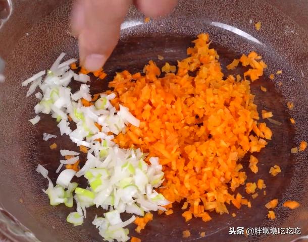 學會這個菜椒雞蛋餅，營養又健康，早上還能多睡20分鐘，超實用