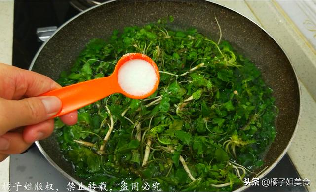 這個餡包子，比韭菜和肉包子都好吃，營養也很高，冬天多吃身體好
