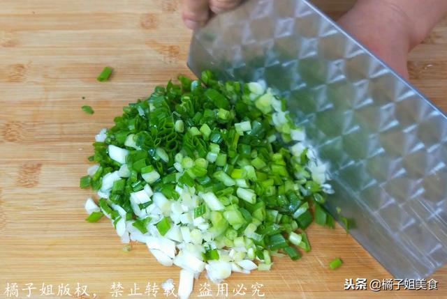 這個餡包子，比韭菜和肉包子都好吃，營養也很高，冬天多吃身體好