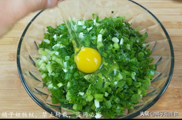 這個餡包子，比韭菜和肉包子都好吃，營養也很高，冬天多吃身體好