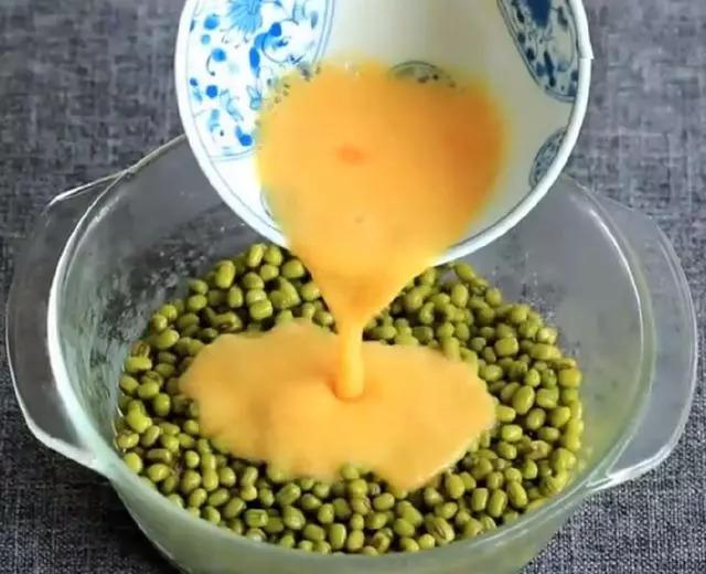 綠豆別再煮著吃了！試試這個新做法，簡單又營養，比綠豆糕還好吃