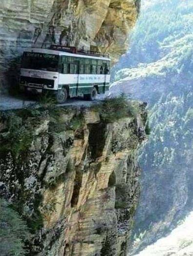 世界最危險的海上公路，成老司機噩夢，一路狂飆才能活下去 