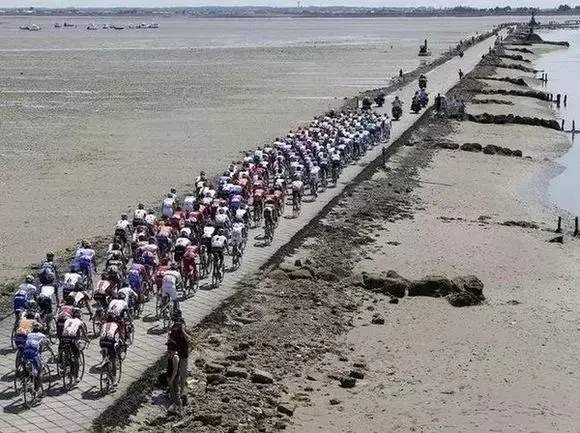 世界最危險的海上公路，成老司機噩夢，一路狂飆才能活下去 
