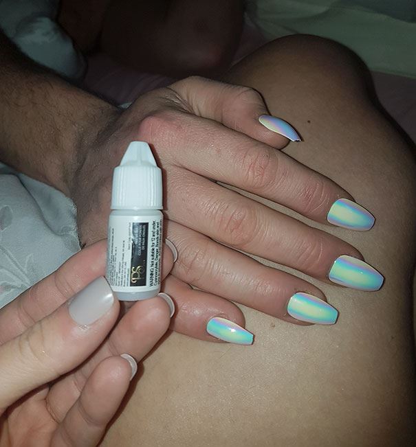 女友決定化大濃妝報復爽約的男友，結果他從硬漢一秒變妖精讓人笑慘了！