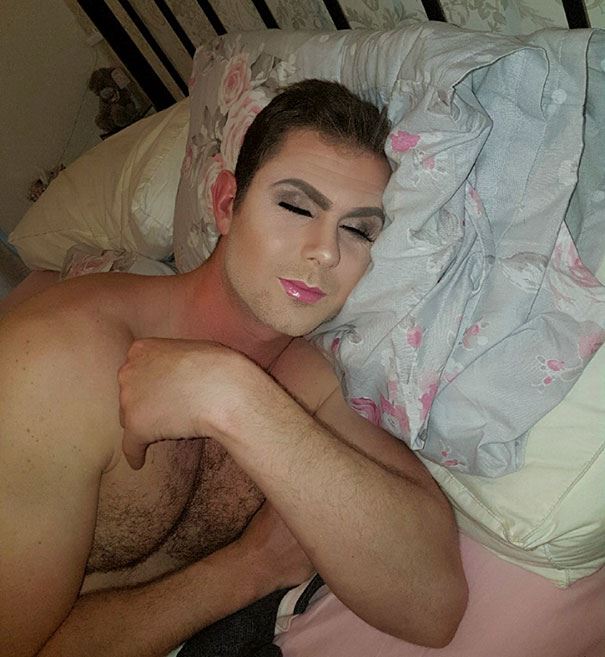 女友決定化大濃妝報復爽約的男友，結果他從硬漢一秒變妖精讓人笑慘了！