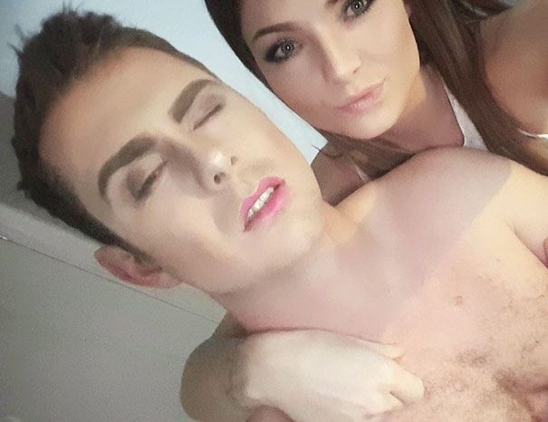 女友決定化大濃妝報復爽約的男友，結果他從硬漢一秒變妖精讓人笑慘了！