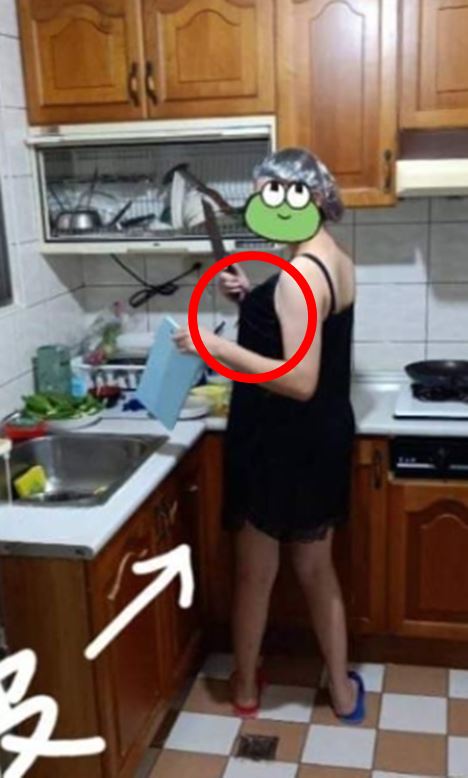 白皙老婆好調皮！細肩睡衣煮飯「頭戴這超爆笑」…轉身網全歪樓：側面很兇！