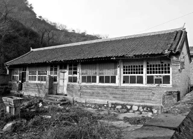 租下長城腳下25年老房子　德國帥爸的「神改造」讓一家四口住超開心