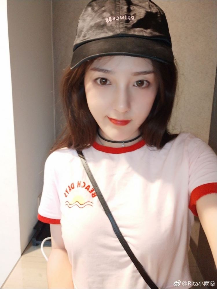 LOL新晉電競女神認真解說 穿...掀起網友暴動：好分
