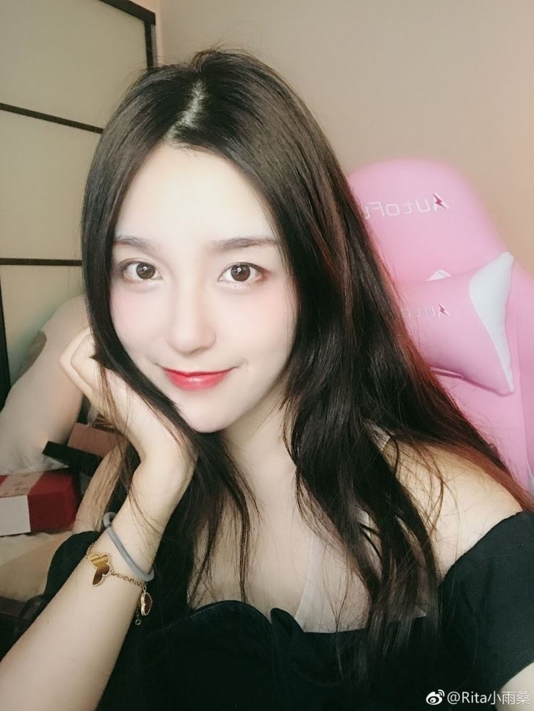 LOL新晉電競女神認真解說 穿...掀起網友暴動：好分