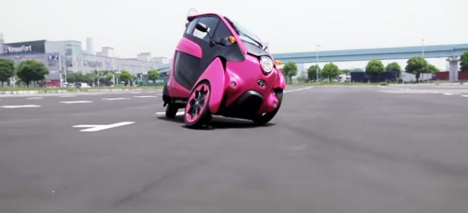  TOYOTA即將在台灣上市的機車，遮風避雨擁有神奇吸引力的i-ROAD超級摩托車