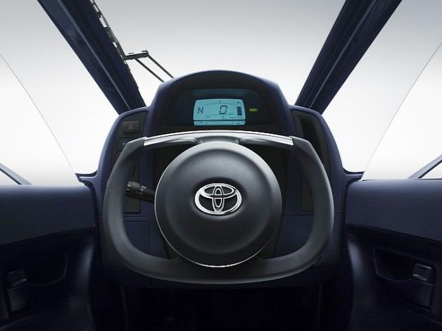  TOYOTA即將在台灣上市的機車，遮風避雨擁有神奇吸引力的i-ROAD超級摩托車