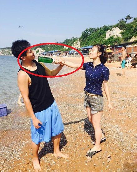 好害羞！妹子誤把安全褲當短褲穿，讓大家「感到」好 尷尬，讓人不忍直視 ！