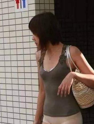 好害羞！妹子誤把安全褲當短褲穿，讓大家「感到」好 尷尬，讓人不忍直視 ！