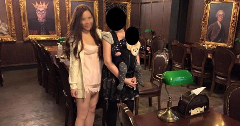 她出賣正妹好友「沒穿褲子」的驚嚇畫面，就連眼睛超利的網友也看好久才看出其中玄機啊！XD