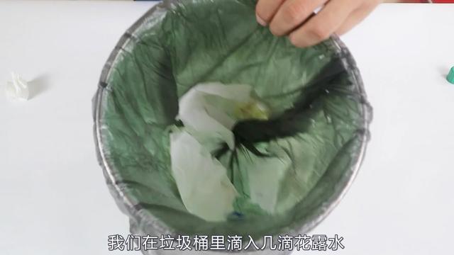  把花露水滴在手機上，沒想到這麼好用？看完你也試試吧