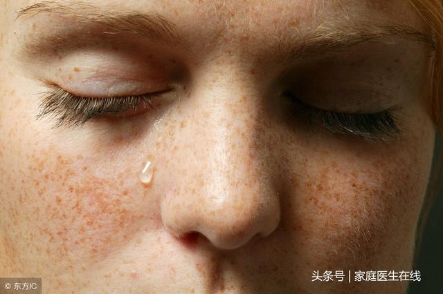 為什麼臉上越來越多黃褐斑？與3個因素有關，第一個最無奈