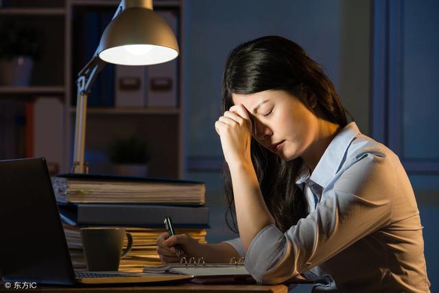 臉上出現4種情況，可能是腦梗了，記住少做4件事，做好6點預防