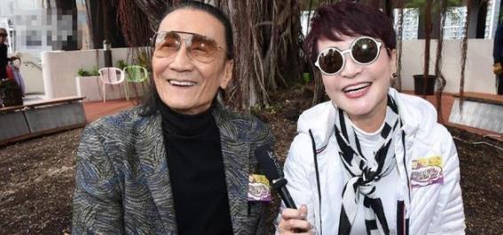 82歲謝賢與前妻會面無避嫌，開心摟抱，狄波拉則當老公面挽手四哥 !