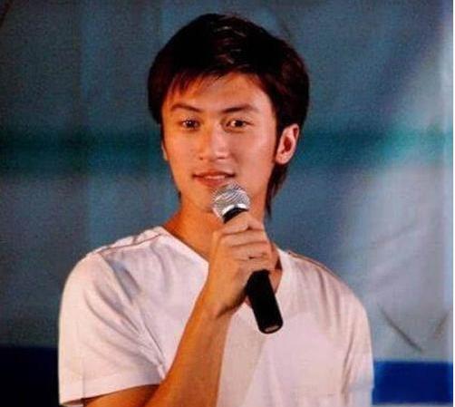 44歲的她和億萬富翁分開，陪著謝霆鋒，怪不得47歲王菲開始備孕!