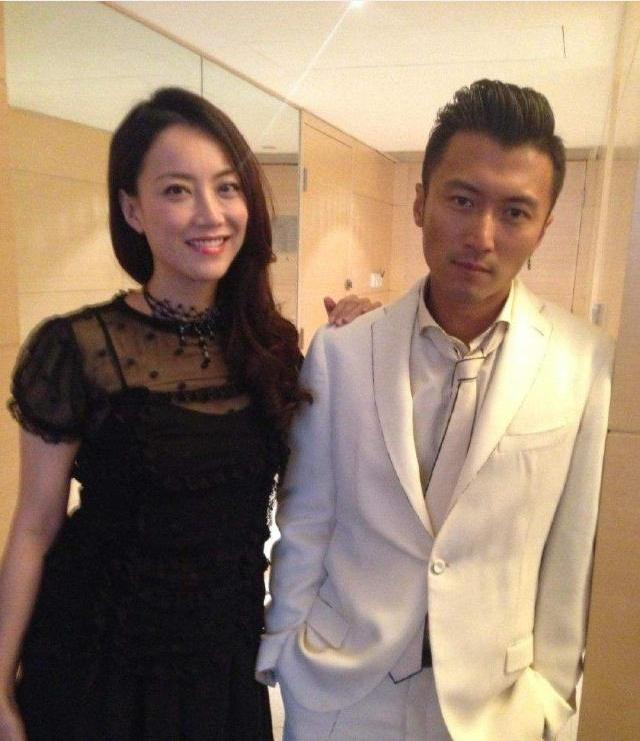 44歲的她和億萬富翁分開，陪著謝霆鋒，怪不得47歲王菲開始備孕!