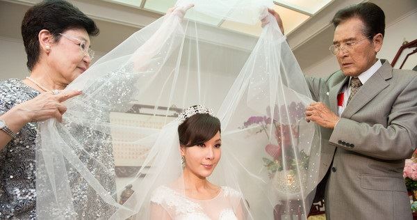 林千鈺當年「閃嫁離婚男焦恩俊」讓爸媽氣炸，如今走過風風雨雨「膝下無子」卻幸福到讓人羨慕！