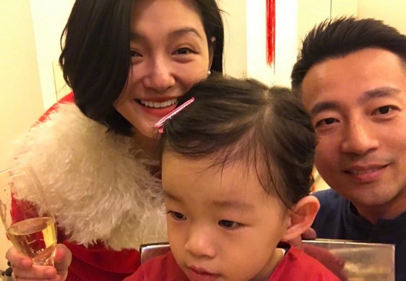 大S是42歲，林心如也是42歲，網友：素顏照差太多！