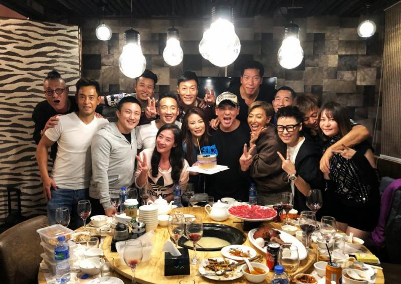 莫少聰56歲生日聚會，大師兄烏鴉到場祝賀，看上去沒一個好人！