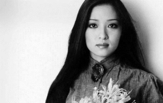 58歲費翔近照顯滄桑，前任皆女神級別，至今未婚，令人唏噓 !