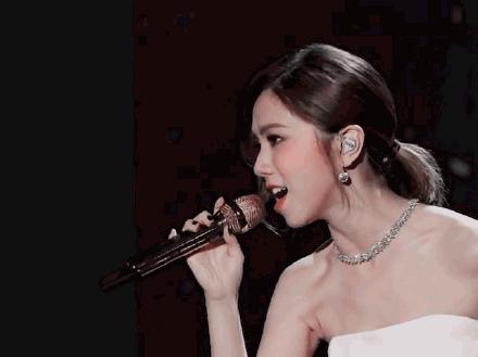 G.E.M.獲邀去NASA頒獎兼唱中文歌 竟爆整容疑雲 網民：唔認得佢肯定埋咗線囉！