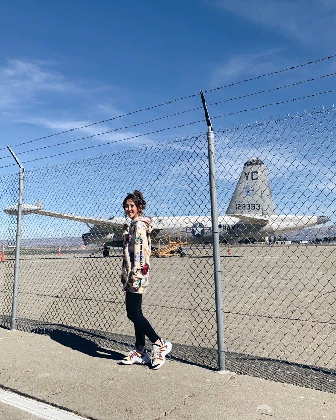 G.E.M.獲邀去NASA頒獎兼唱中文歌 竟爆整容疑雲 網民：唔認得佢肯定埋咗線囉！