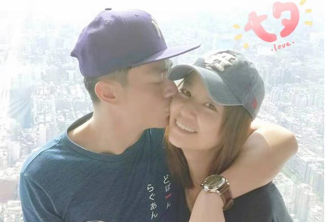 42歲林心如和71歲婆婆合影，好像姐妹花，婆婆時尚漂亮顏值超高!