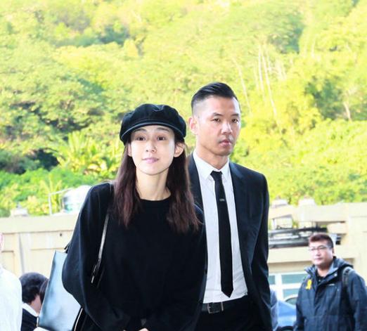 she、王力宏夫婦合體出席葬禮，恩人母親去世，蕭亞軒不出席！
