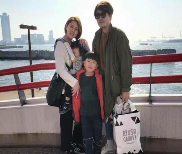 44歲賈靜雯弟媳近照，原來是我們熟悉的她，網友：難怪一直不公開