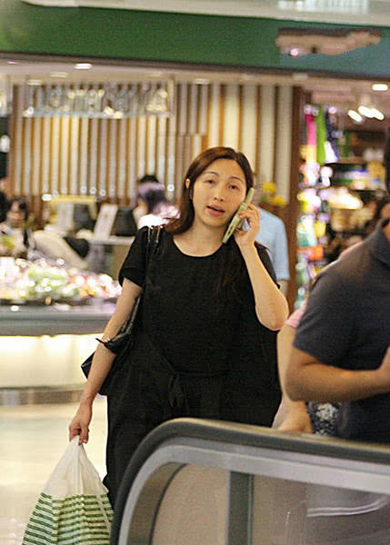 45歲的他曾讓林心如、趙薇深愛不已，如今娶50歲丑妻，卻活成這樣！
