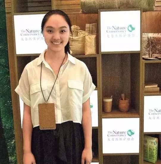 李連傑女兒，7歲給劉德華伴舞，8歲陪成龍走紅毯，16歲成了這模樣！ 