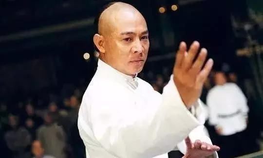 李連傑女兒，7歲給劉德華伴舞，8歲陪成龍走紅毯，16歲成了這模樣！ 