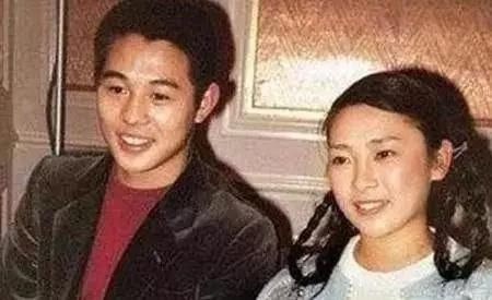 李連傑女兒，7歲給劉德華伴舞，8歲陪成龍走紅毯，16歲成了這模樣！ 