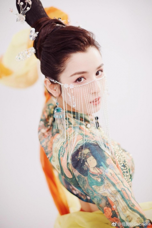 美過「迪麗熱巴」？ 新疆「壁畫仙女」一舞走紅！
