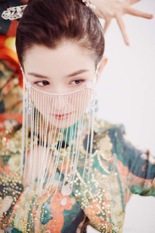 美過「迪麗熱巴」？ 新疆「壁畫仙女」一舞走紅！