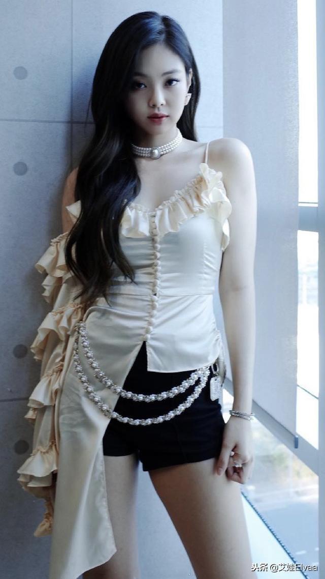 Jennie的solo舞台造型小合輯，一個人簡直太美了，美的有點認不出
