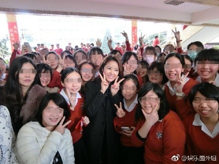 林心如曬中學時期學生照，網友驚呼「照片裡有楊丞琳」！
