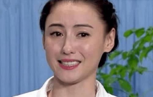張柏芝哭訴當年和陳冠希拍照的原因，網友：真是可悲！