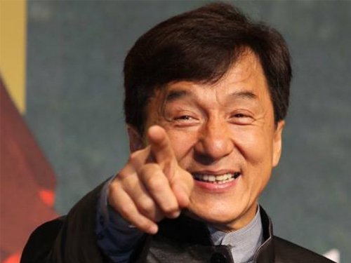 成龍認嫖嗜賭酒 早上酒駕撞爛了保時捷，晚上又撞壞了馬賽地
