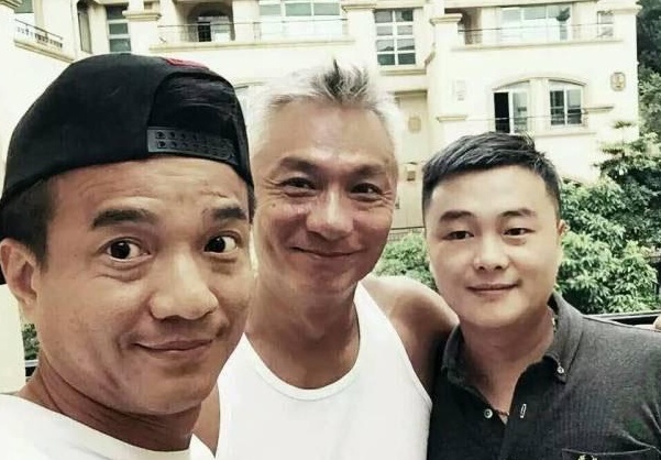 他是梁朝偉、星爺的同學，劉嘉玲的初戀，賠光身家如今蒼老似路人！
