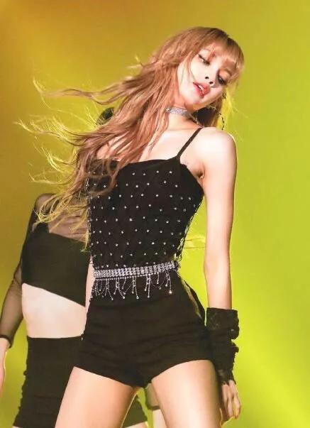 大勢女團BLACKPINK成員LISA短髮造型曝光超可愛的！