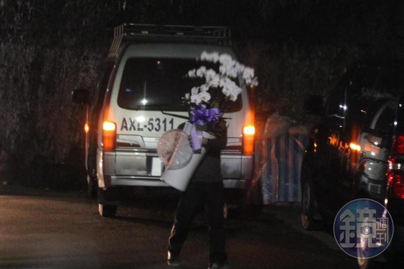 安迪癌逝，不敵病魔食道癌病逝，安迪家門口貼出「喪中」辦後事，王彩樺悲痛回應了！