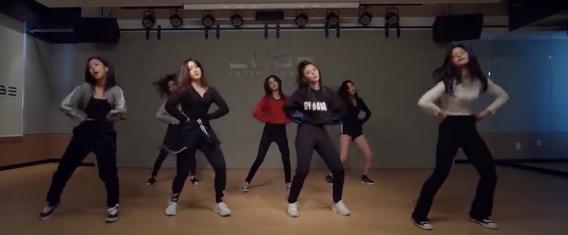 IZONE 打歌現場集體閉麥，出道曲就捲入「搶歌風波」